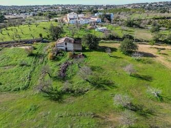 Large Plot with Ruin and Build Potential in Boliqueime, Loul