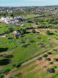 Terreno com Ruína e Potencial de Construção em Boliqueime, L