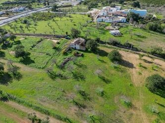 Terreno com Ruína e Potencial de Construção em Boliqueime, L