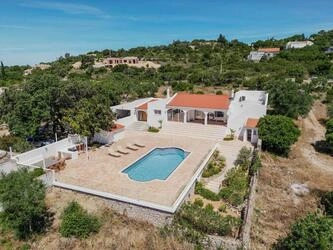 4 Bed Villa For Sale with Sea Views Quinta das Raposeiras