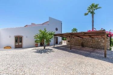 4 Bedroom Villa with Guest Annex For Sale in São Brás de Alp