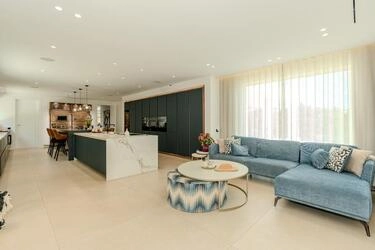 Luxusvilla mit 6 Schlafzimmern in Almancil